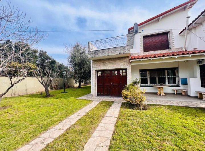 Casa · 120m² · 3 Ambientes · 2 Cocheras