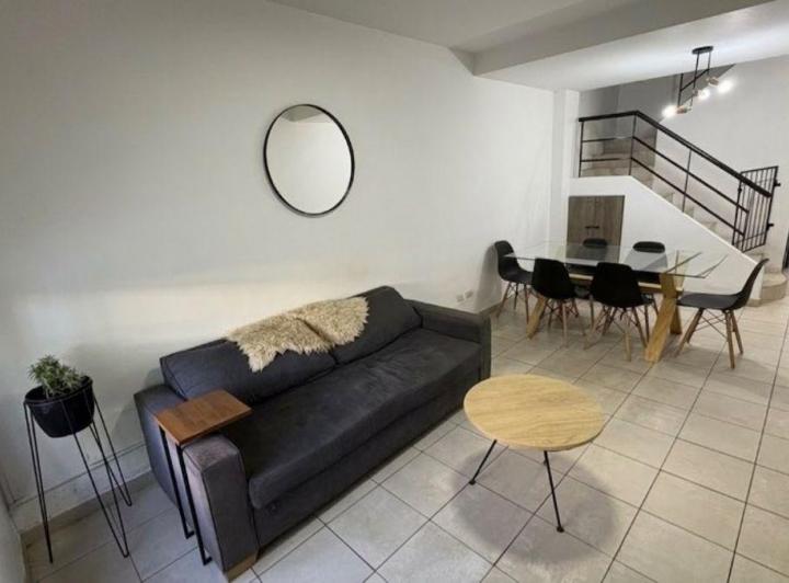 Casa · 107m² · 4 Ambientes · 1 Cochera