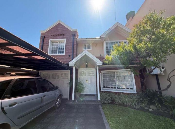 Casa · 178m² · 5 Ambientes · 1 Cochera
