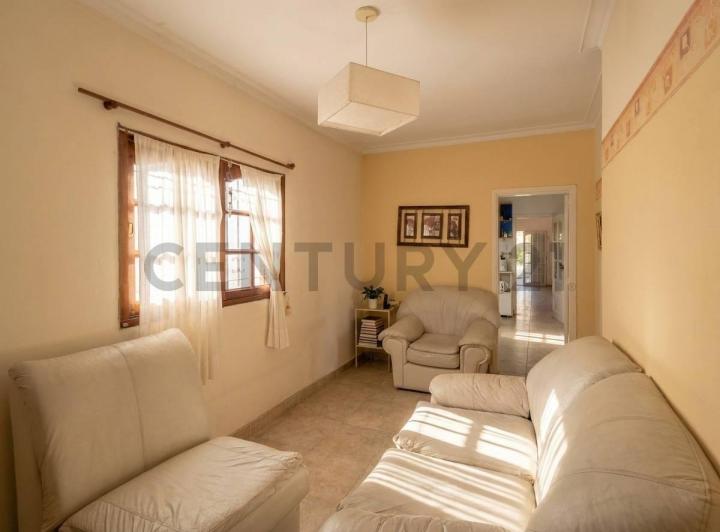 Casa · 95m² · 4 Ambientes · 2 Cocheras