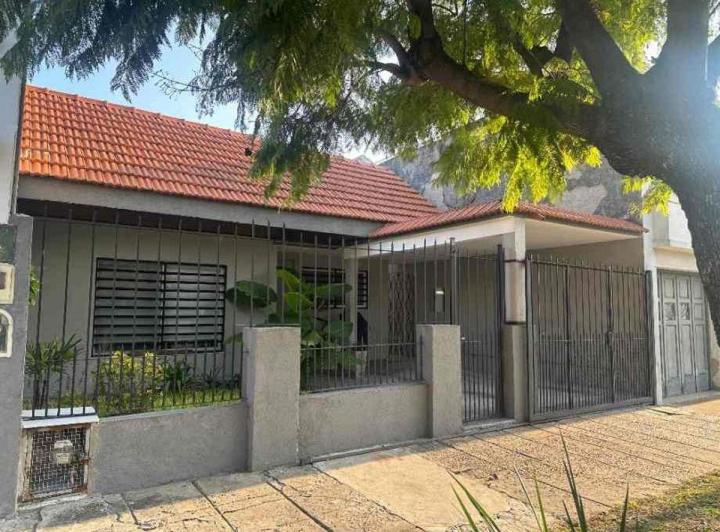 Casa · 80m² · 3 Ambientes · 1 Cochera