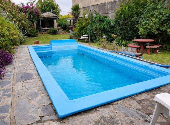 Casa · 200m² · 6 Ambientes · 2 Cocheras