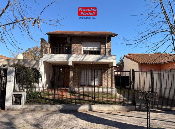 Casa · 121m² · 4 Ambientes · 1 Cochera