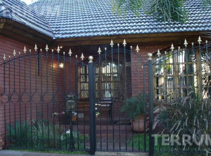 Casa · 220m² · 4 Ambientes · 1 Cochera