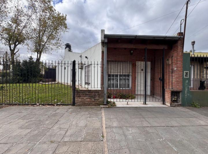 Casa · 300m² · 3 Ambientes · 1 Cochera