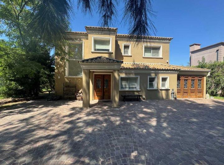 Casa · 224m² · 5 Ambientes · 3 Cocheras
