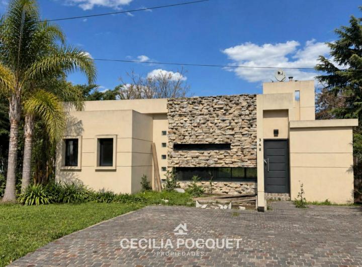 Casa · 105m² · 4 Ambientes · 2 Cocheras