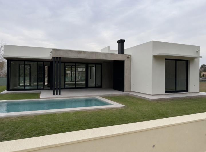 Casa · 161m² · 4 Ambientes · 2 Cocheras