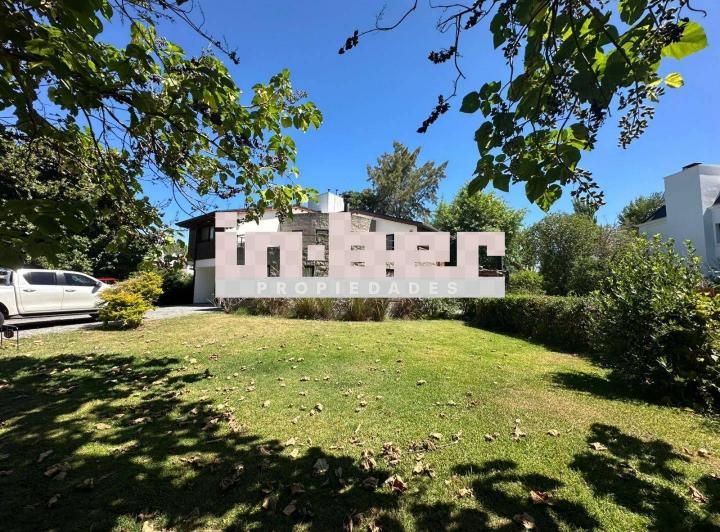 Casa · 262m² · 4 Ambientes