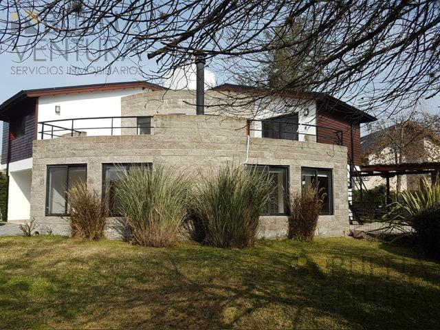 Casa · 262m² · 3 Dormitorios · 2 Cocheras