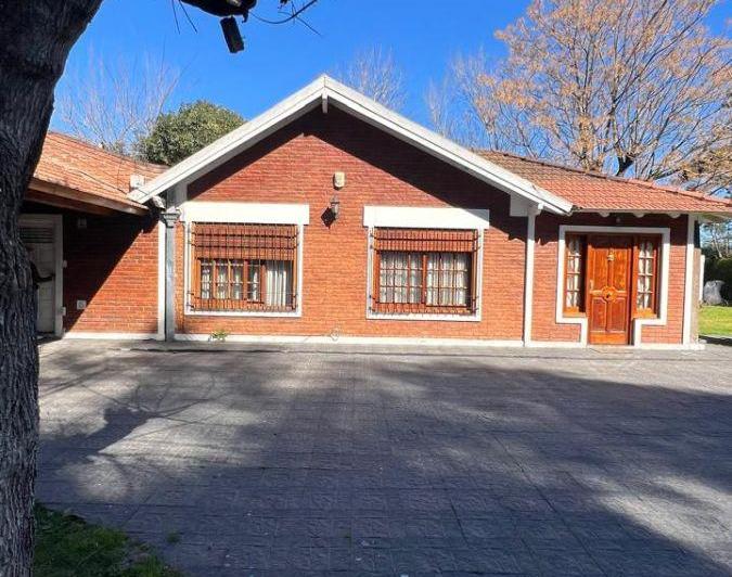 Casa · 120m² · 5 Ambientes · 2 Cocheras