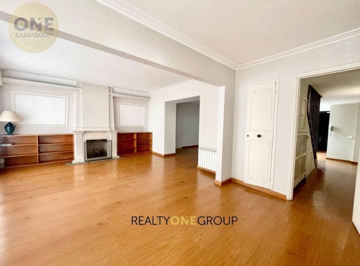 Casa · 230m² · 7 Ambientes · 1 Cochera