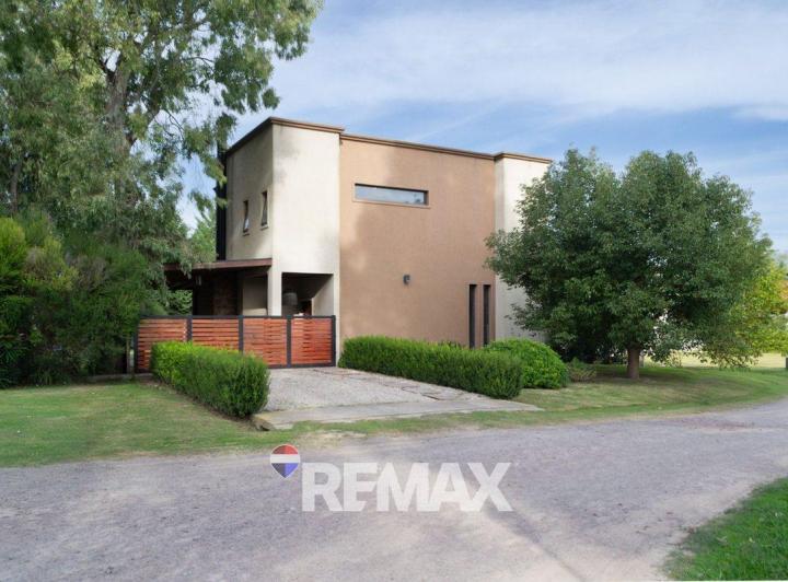 Casa · 124m² · 4 Ambientes · 2 Cocheras