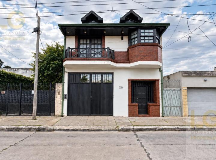 Casa · 410m² · 5 Ambientes · 2 Cocheras