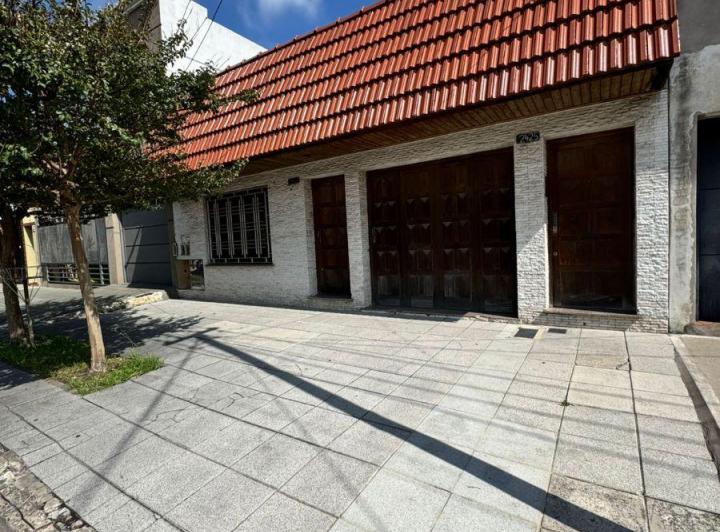 Casa · 93m² · 3 Ambientes · 1 Cochera