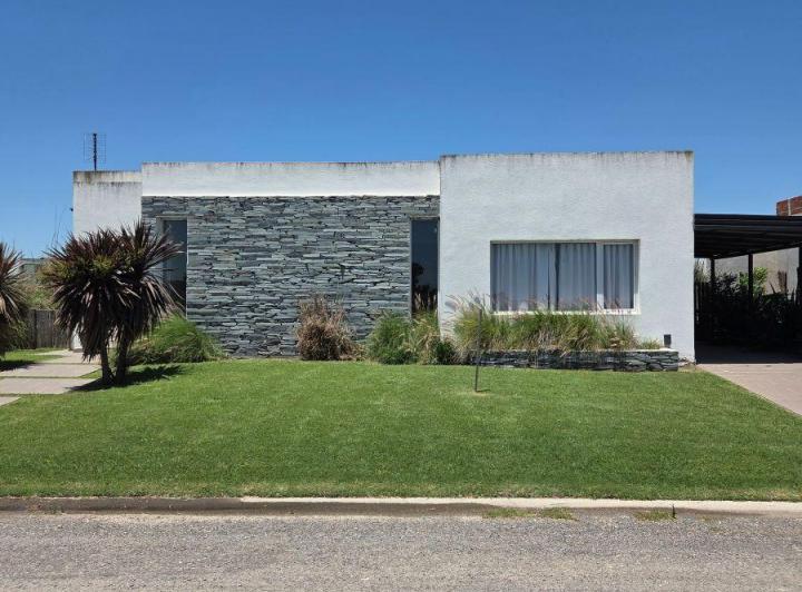 Casa · 160m² · 4 Ambientes · 2 Cocheras