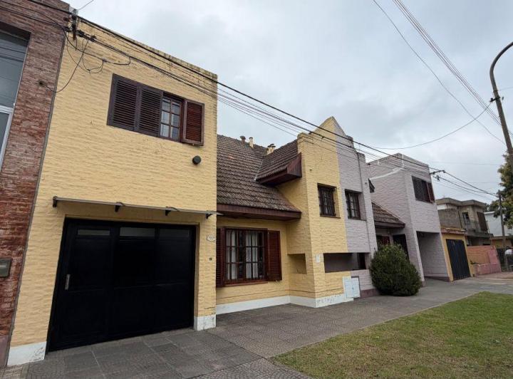 Casa · 110m² · 5 Ambientes · 1 Cochera