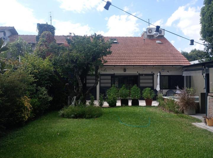 Casa · 355m² · 4 Ambientes · 1 Cochera