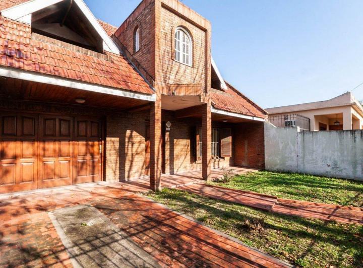 Casa · 118m² · 6 Ambientes · 2 Cocheras