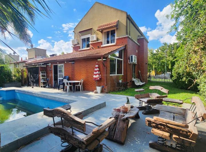 Casa · 173m² · 5 Ambientes · 2 Cocheras