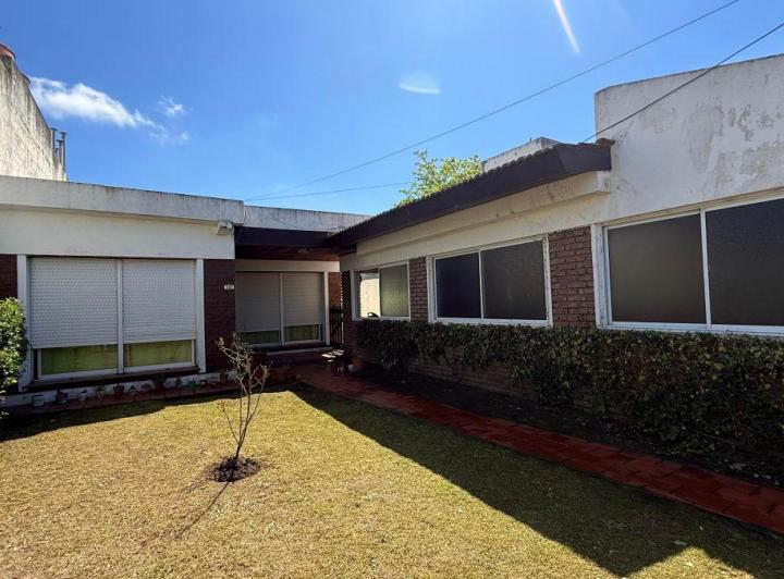 Casa · 135m² · 5 Ambientes · 1 Cochera
