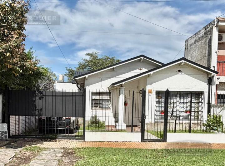 Casa · 320m² · 2 Dormitorios