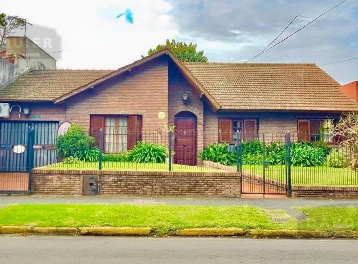 Casa · 404m² · 3 Dormitorios · 1 Cochera