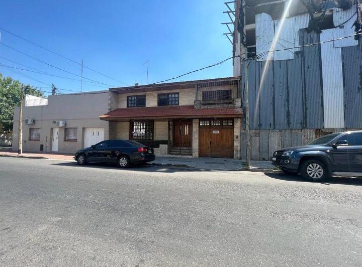 Casa · 200m² · 4 Ambientes · 1 Cochera