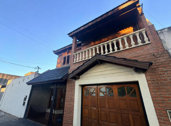 Casa · 180m² · 5 Ambientes · 1 Cochera