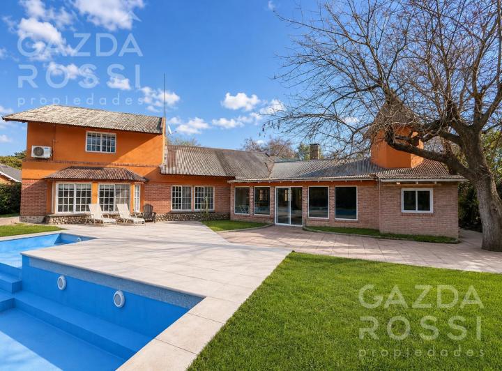 Casa · 180m² · 4 Ambientes · 3 Cocheras
