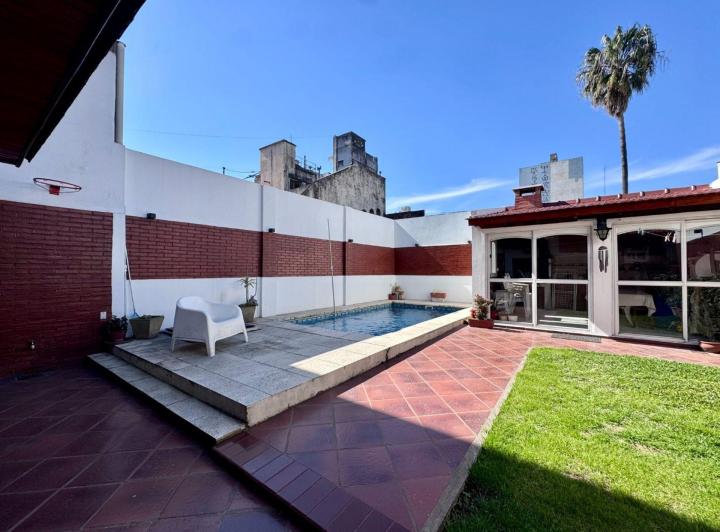 Casa · 174m² · 7 Ambientes · 1 Cochera
