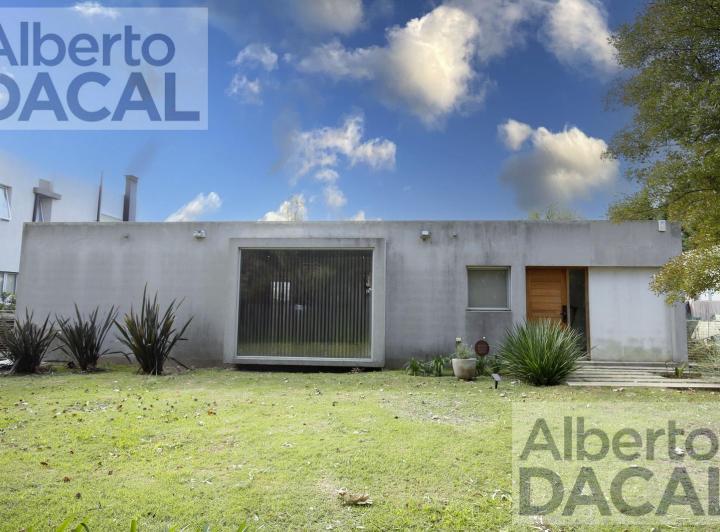Casa · 148m² · 4 Ambientes · 3 Cocheras