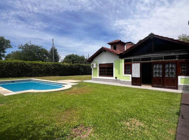 Casa · 186m² · 4 Ambientes · 2 Cocheras
