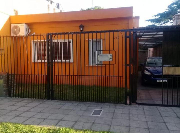 Casa · 296m² · 4 Ambientes · 4 Cocheras