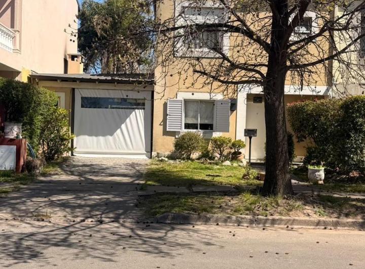 Casa · 120m² · 5 Ambientes · 2 Cocheras
