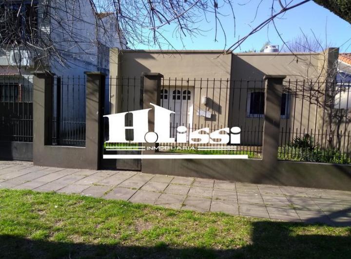 Casa · 131m² · 4 Ambientes · 3 Cocheras