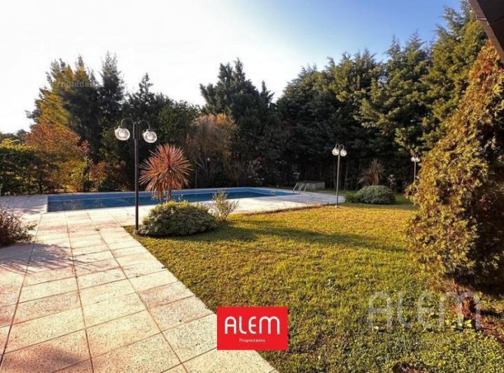 Casa · 200m² · 4 Ambientes · 2 Cocheras
