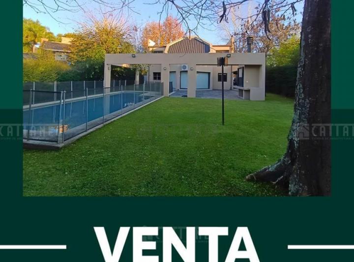 Casa · 230m² · 5 Ambientes · 1 Cochera