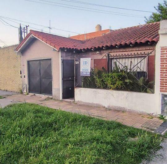 Casa · 80m² · 4 Ambientes · 2 Cocheras