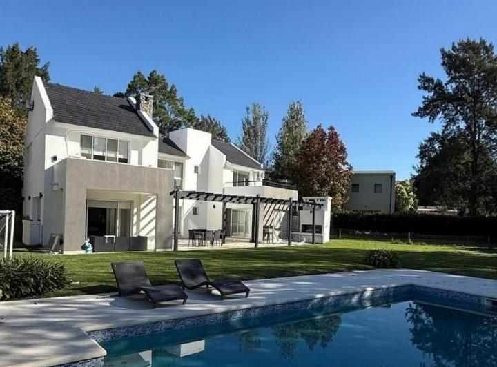 Casa · 207m² · 5 Ambientes · 1 Cochera