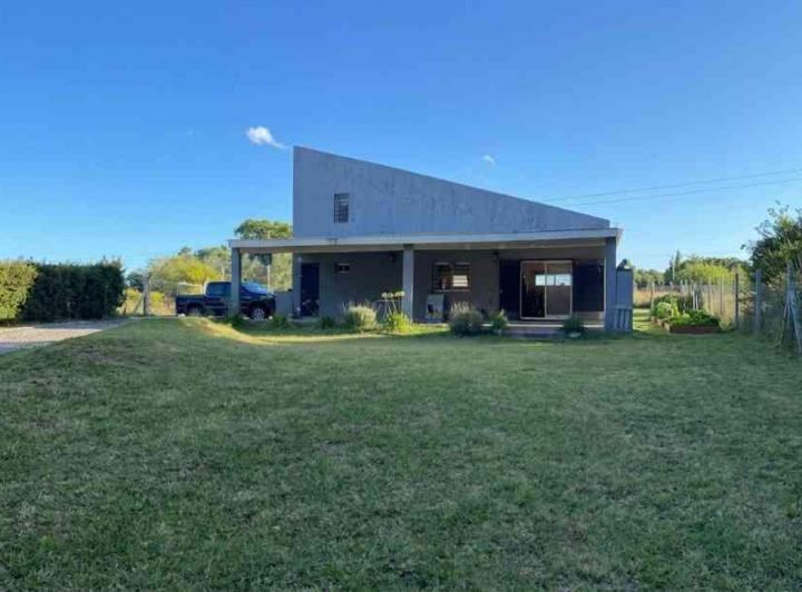 Casa · 91m² · 3 Ambientes · 2 Cocheras