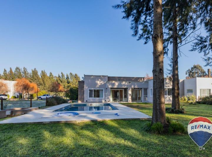 Casa · 200m² · 5 Ambientes · 1 Cochera