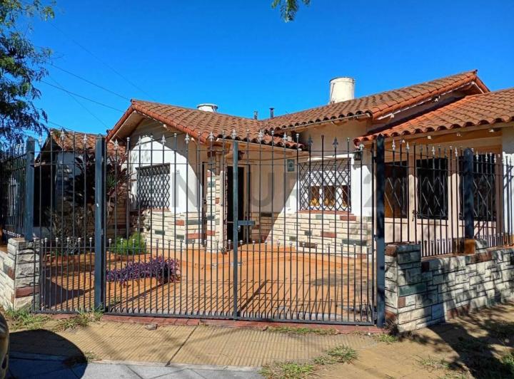 Casa · 100m² · 3 Ambientes · 2 Cocheras
