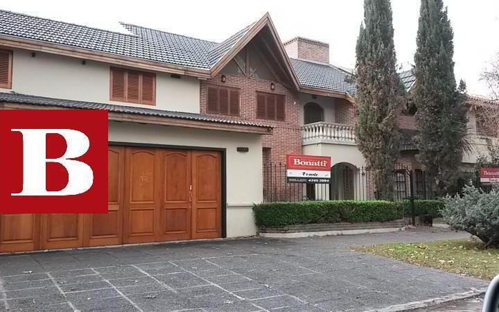 Casa · 500m² · 6 Ambientes · 3 Cocheras