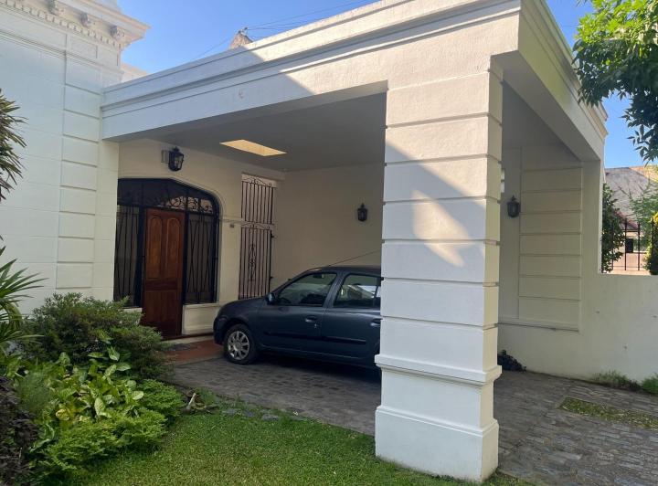 Casa · 230m² · 5 Ambientes · 2 Cocheras