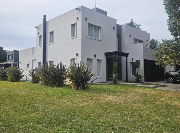 Casa · 192m² · 5 Ambientes · 1 Cochera