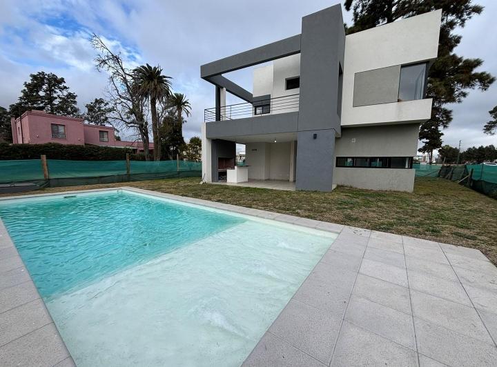 Casa · 245m² · 5 Ambientes