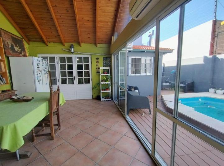 Casa · 160m² · 5 Ambientes · 2 Cocheras
