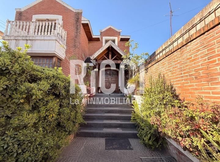 Casa · 352m² · 5 Ambientes · 2 Cocheras