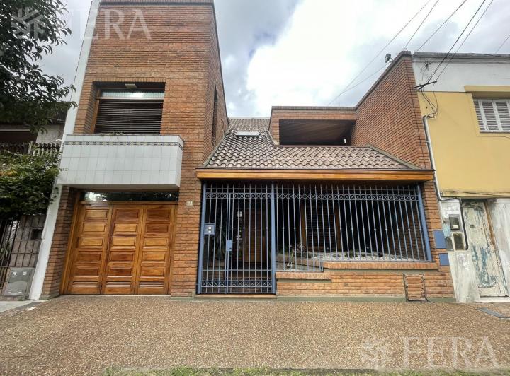 Casa · 238m² · 5 Ambientes · 1 Cochera